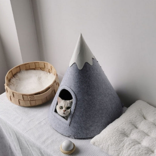 'It's Snow Meow' Cat Cave